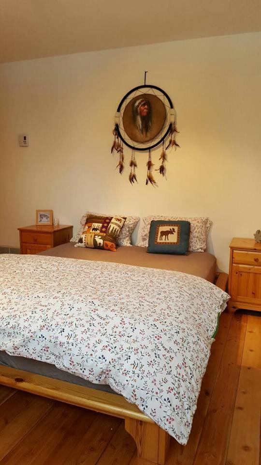 Wettstone Guest Ranch Bed and Breakfast Bridge Lake Δωμάτιο φωτογραφία