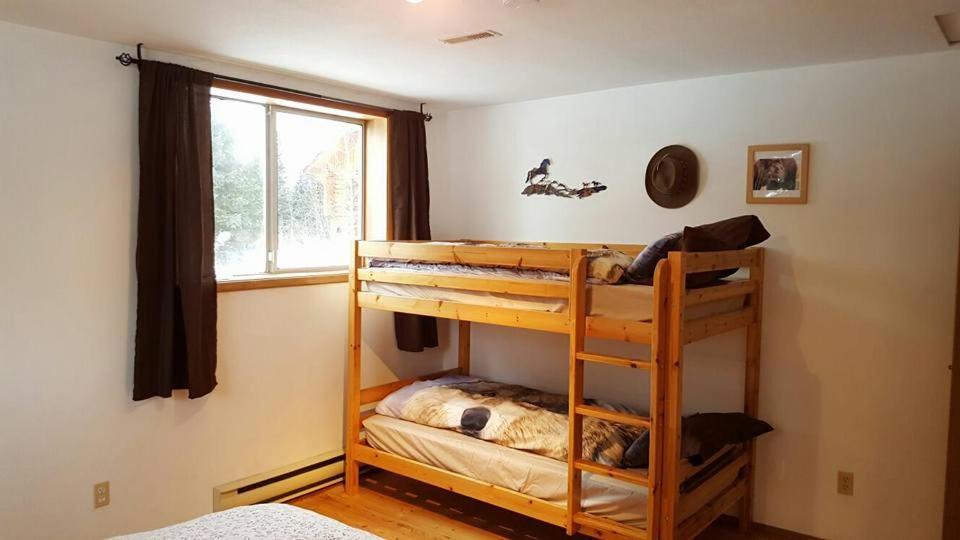 Wettstone Guest Ranch Bed and Breakfast Bridge Lake Δωμάτιο φωτογραφία