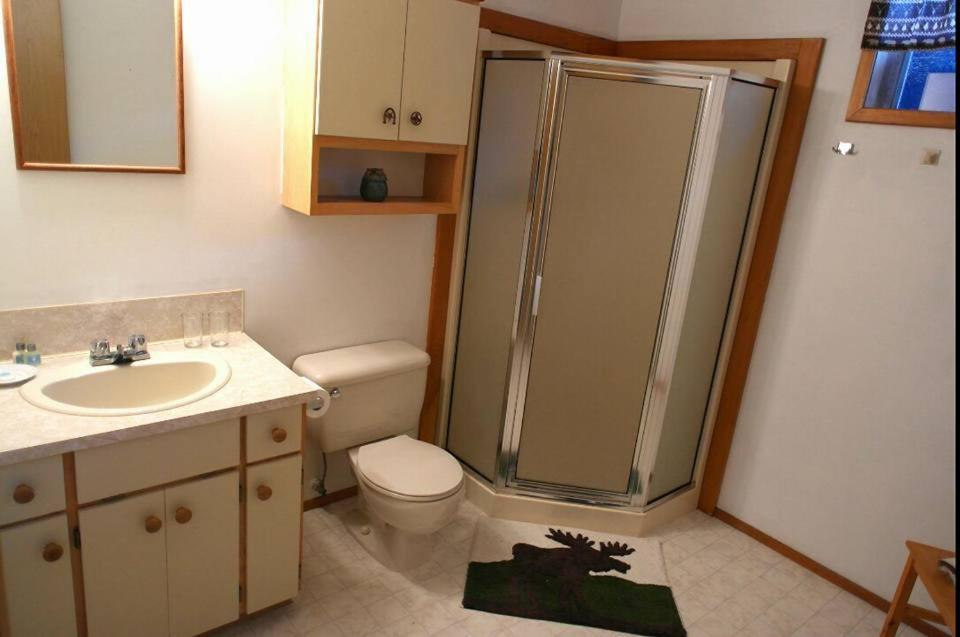 Wettstone Guest Ranch Bed and Breakfast Bridge Lake Δωμάτιο φωτογραφία