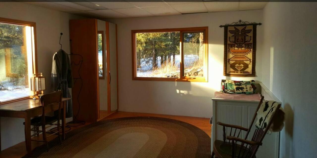 Wettstone Guest Ranch Bed and Breakfast Bridge Lake Δωμάτιο φωτογραφία