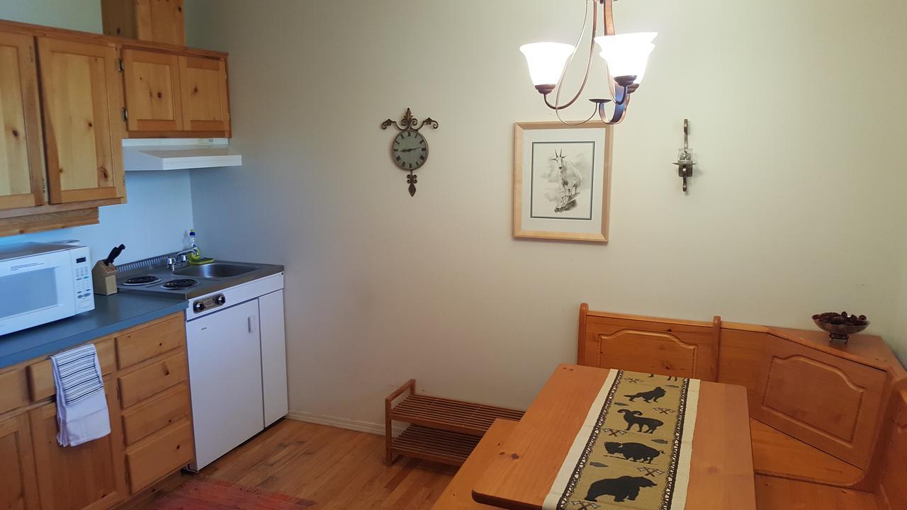 Wettstone Guest Ranch Bed and Breakfast Bridge Lake Εξωτερικό φωτογραφία