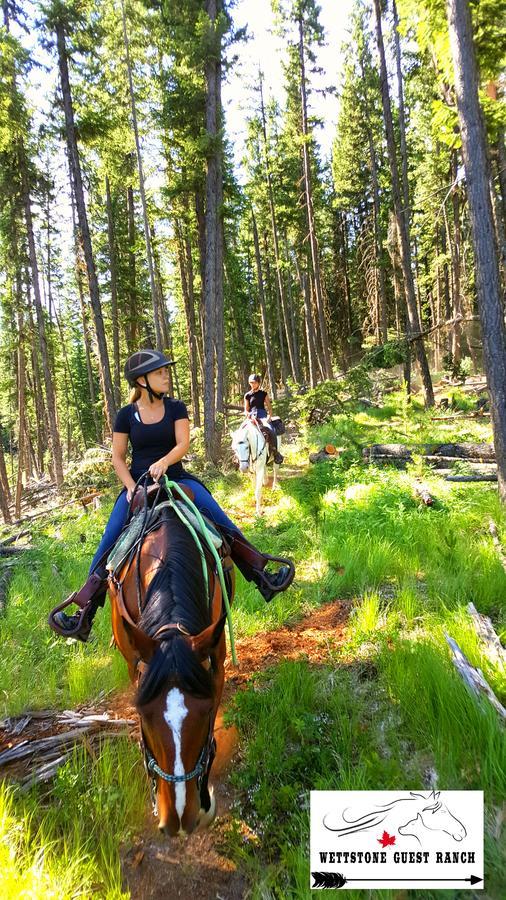Wettstone Guest Ranch Bed and Breakfast Bridge Lake Εξωτερικό φωτογραφία